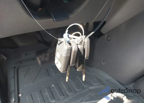 2004 Ford Escape Xlt from USA, damaged, VIN 1FMYU93114KA54932